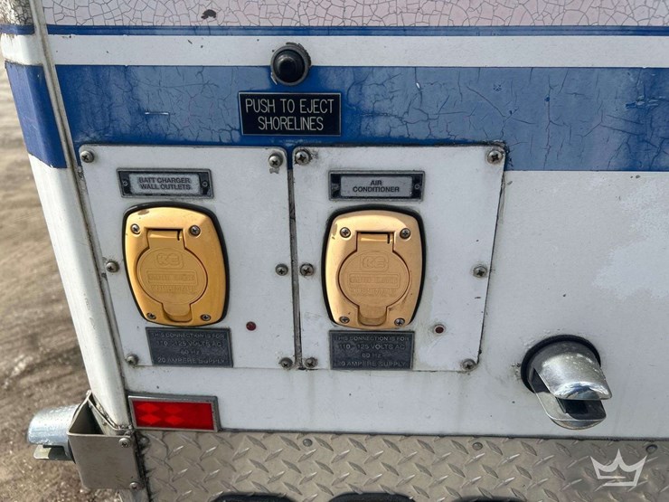 2004-freightliner-fl60-image-40