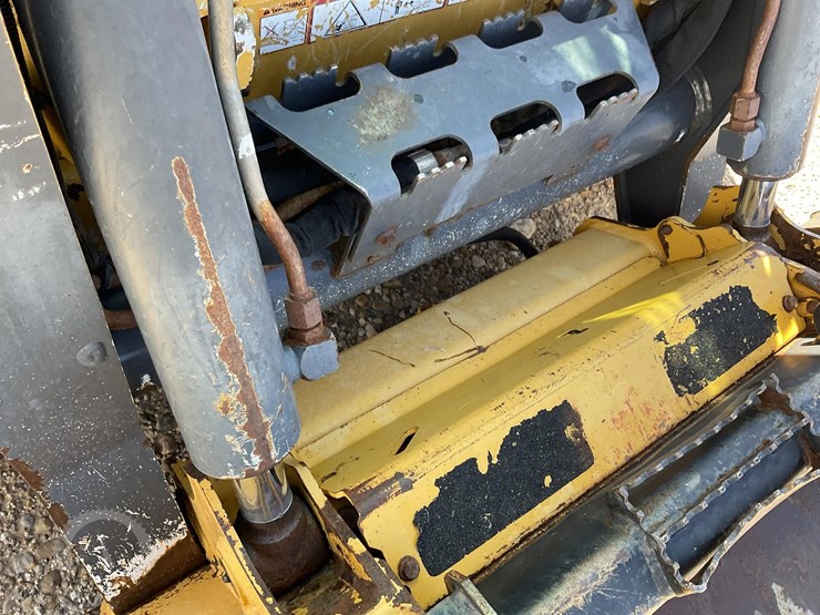 2015-deere-323e-image-11