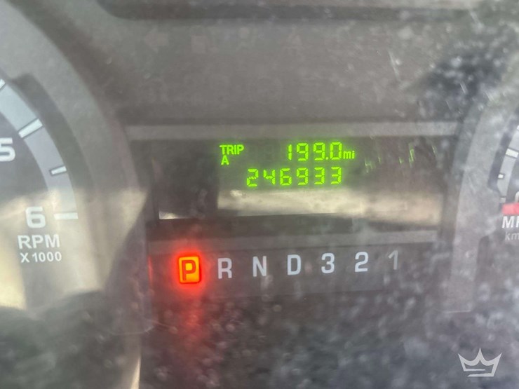 2014-ford-e-450-super-duty-shuttle-bus-image-11