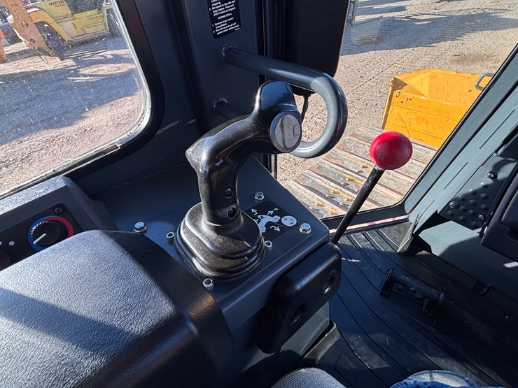 2022-deere-650k-lgp-image-17