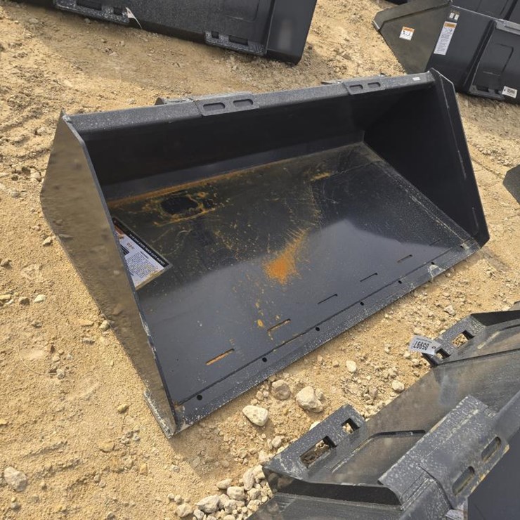 #5996 • NEW WOLVERINE TRACK DUTY 72" BUCKET LPB-11-72W