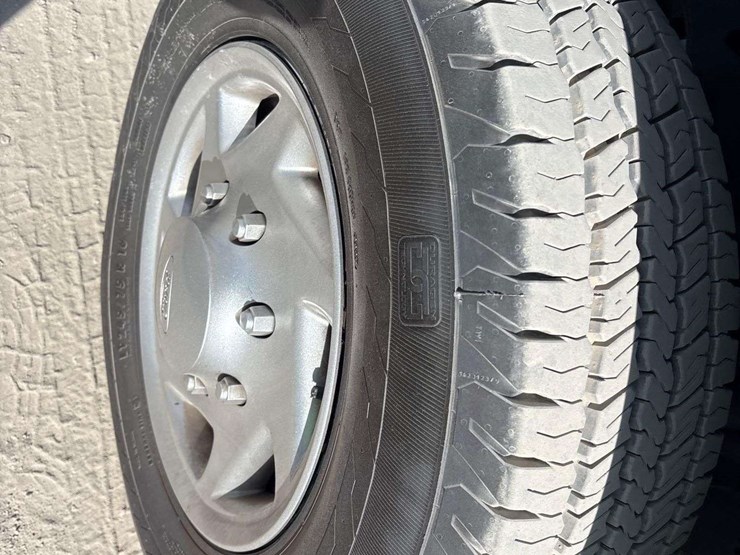 2012-ford-cargo-image-10