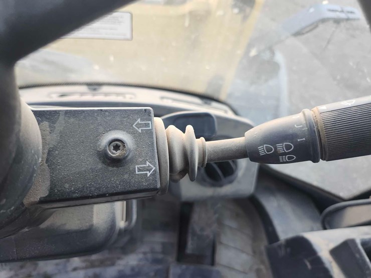 john-deere-324-image-54