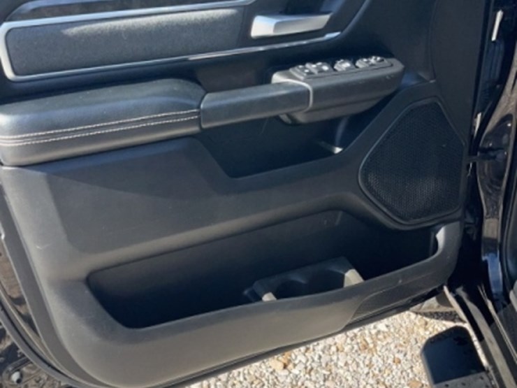 2019-ram-1500-big-horn-image-12