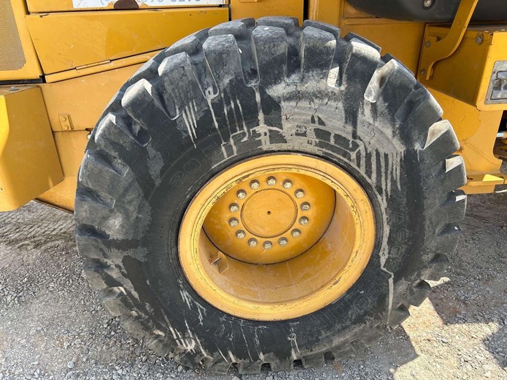 2015-deere-544k-image-24