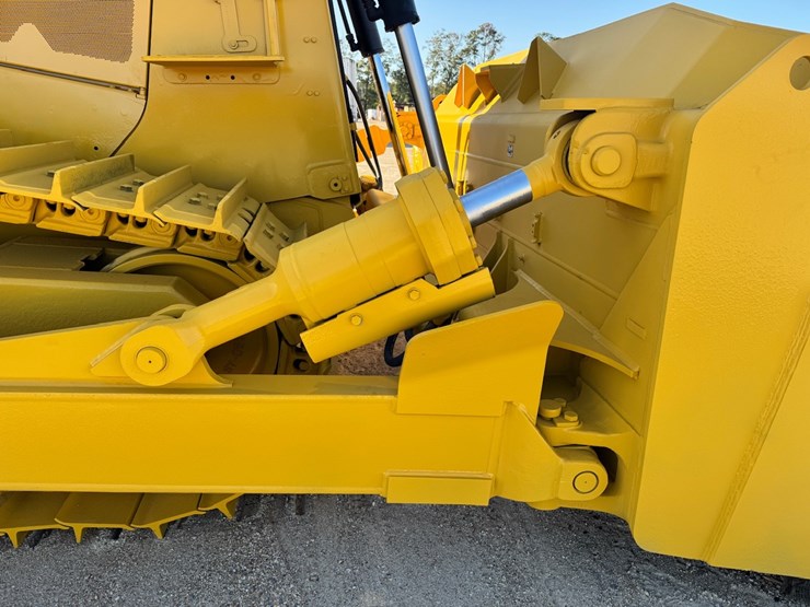 2019-caterpillar-d8t-image-27