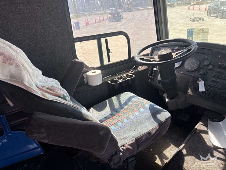 2001-freightliner-mb55-chassis-bus-image-10