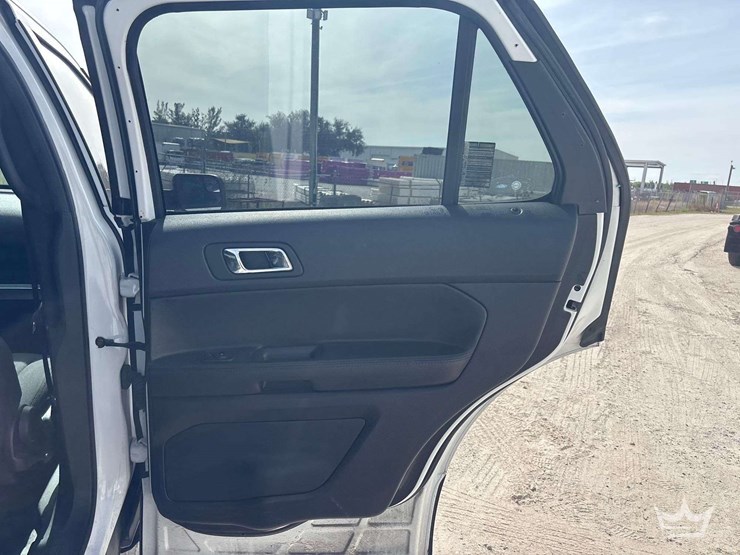 2017-ford-explorer-image-19