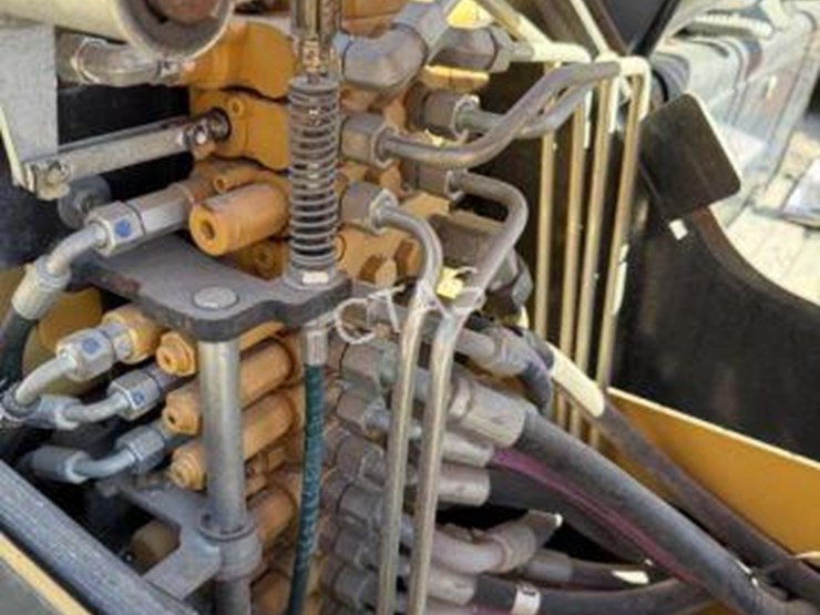 2011-caterpillar-302.5-image-16