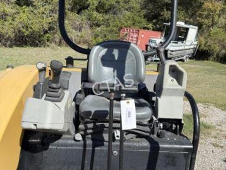 2011-caterpillar-302.5-image-12