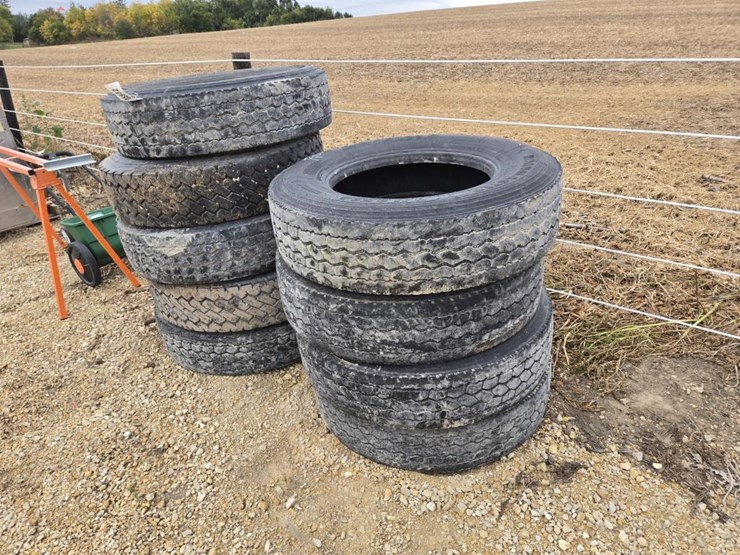 #5952-•-(9)-295/75r22.5-tires-image-2