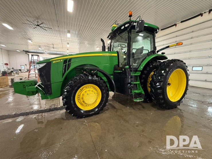 2016-john-deere-8245r-image-1