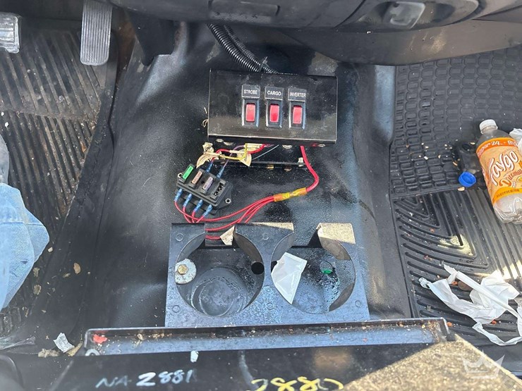 2015-chevrolet-silverado-3500hd-image-15