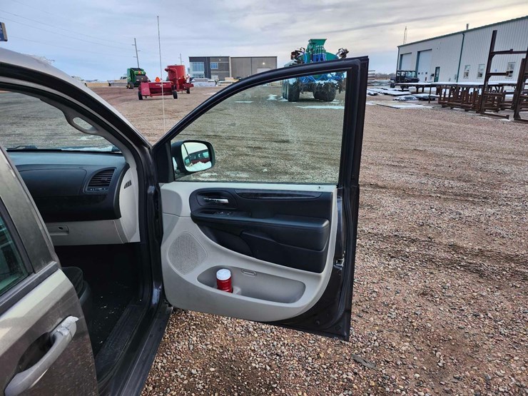 2015-dodge-grand-caravan-image-37