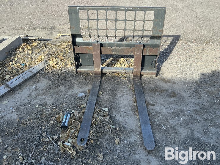 skid-steer-pallet-forks-image-2