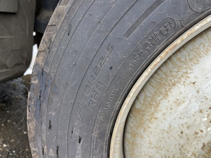 2009-international-7600-image-16