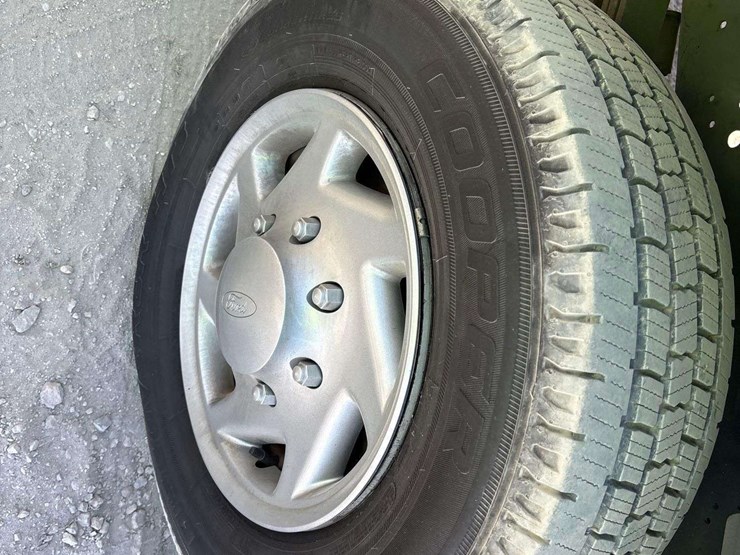 2012-ford-cargo-image-8