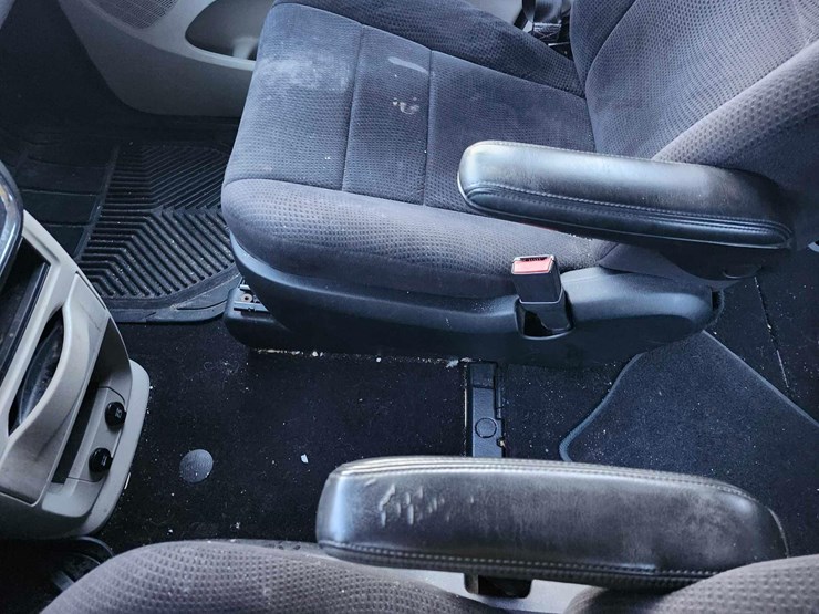 2014-dodge-grand-caravan-se-image-28