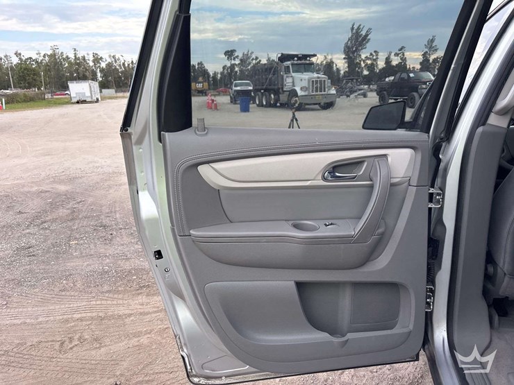 2015-chevrolet-traverse-image-17