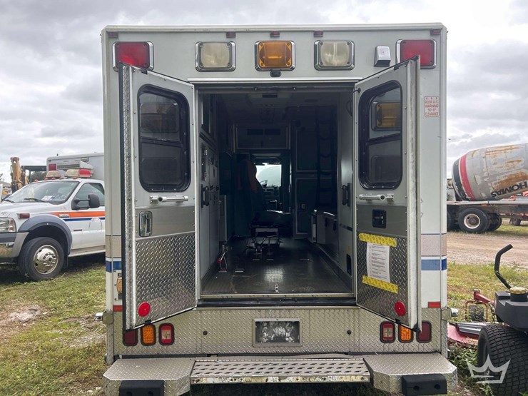 2004-freightliner-fl60-image-7