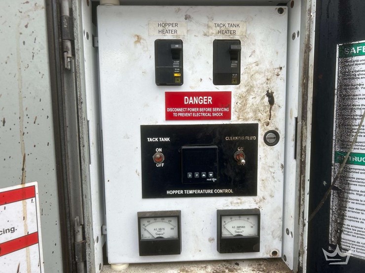 2014-freightliner-m2-106-image-33