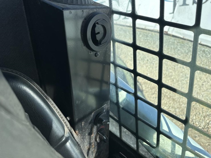 2015-bobcat-s70-image-31