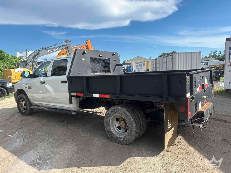 2012-dodge-3500-image-30