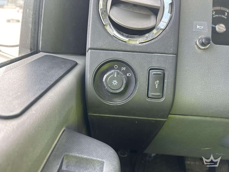 2013-ford-f750-image-16