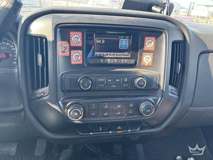 2015-chevrolet-silverado-3500hd-image-14