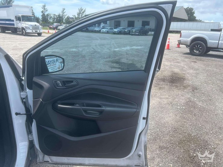 2015-ford-escape-image-22