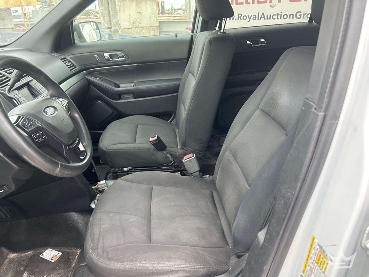 2016-ford-explorer-image-18