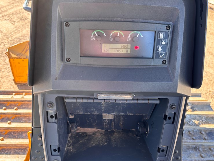 2022-deere-650k-image-16