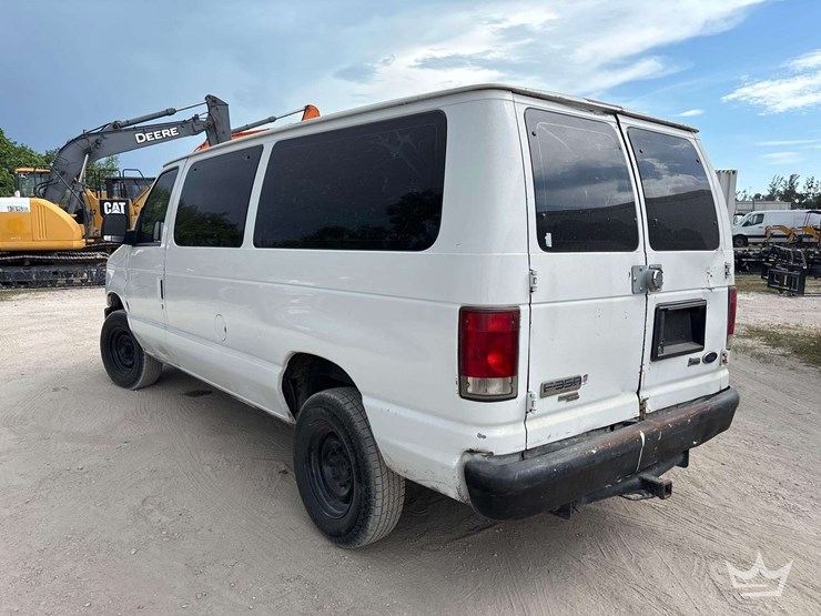 2009-ford-cargo-image-4