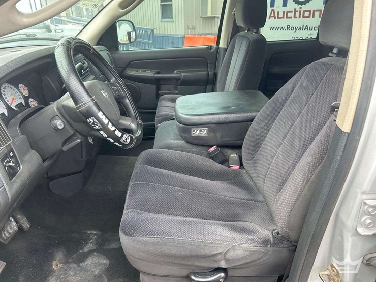 2004-dodge-ram-1500-image-16