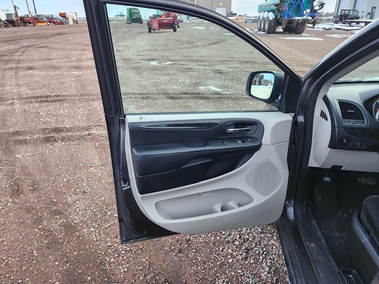 2015-dodge-grand-caravan-image-20