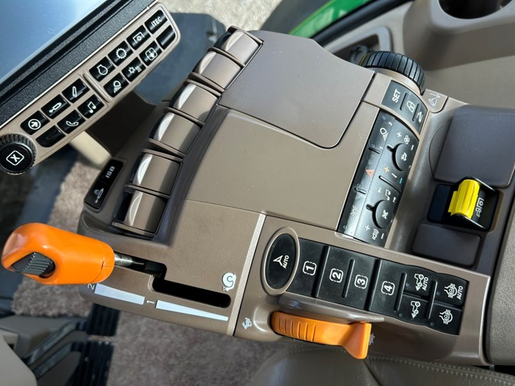 2014-john-deere-8270r-image-40