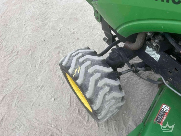 john-deere-1025r-sub-compact-tractor-mower-image-16