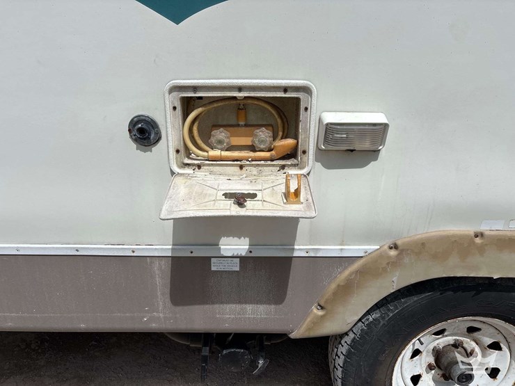 2004-fleetwood-wilderness-advantage-365-bsqs-38ft-t/a-5th-wheel-travel-trailer-image-7