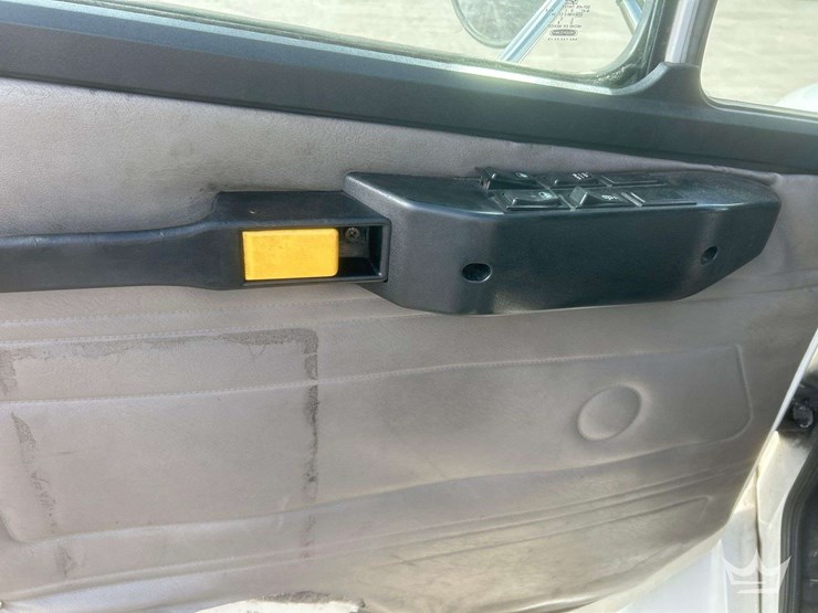 2003-freightliner-fl60-image-5