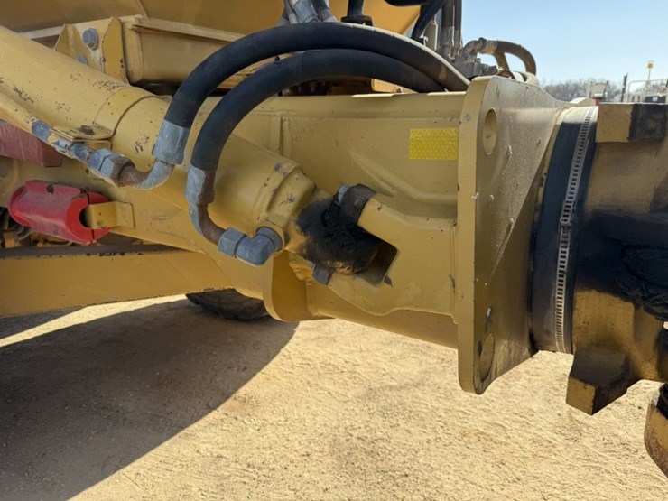 2010-caterpillar-740-image-47