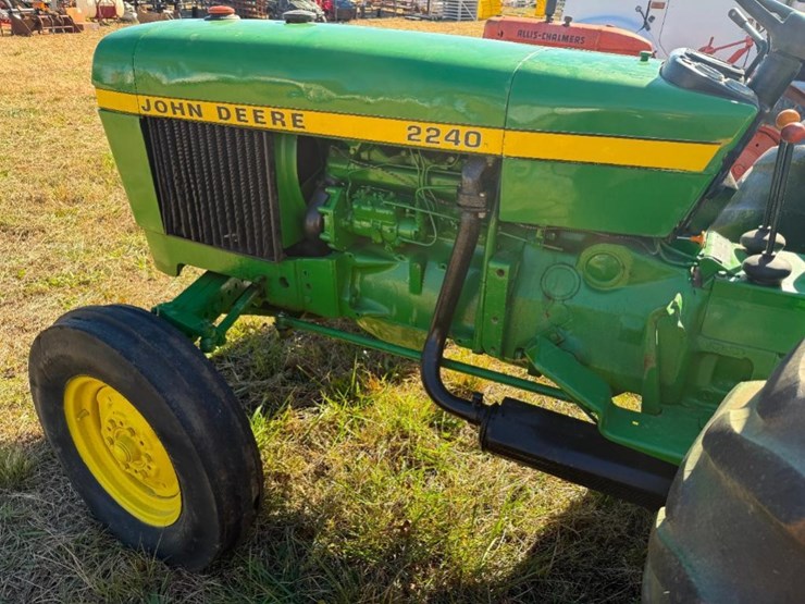 john-deere-2240-image-2
