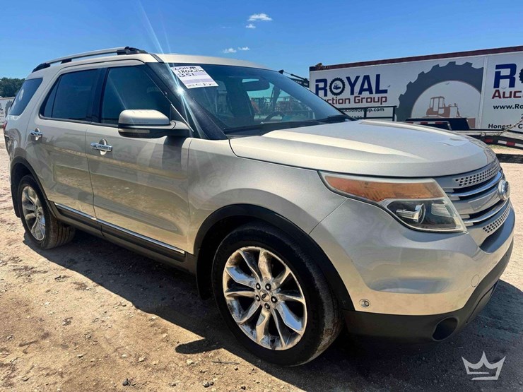 2011-ford-explorer-limited-image-2