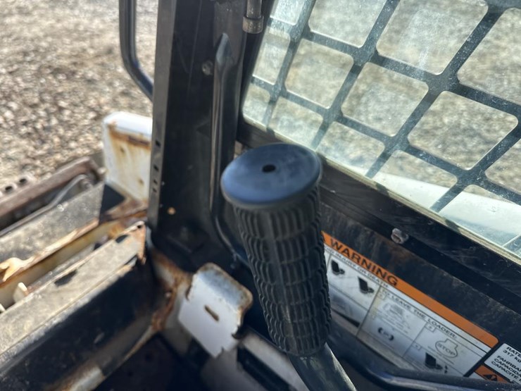 2015-bobcat-s70-image-28