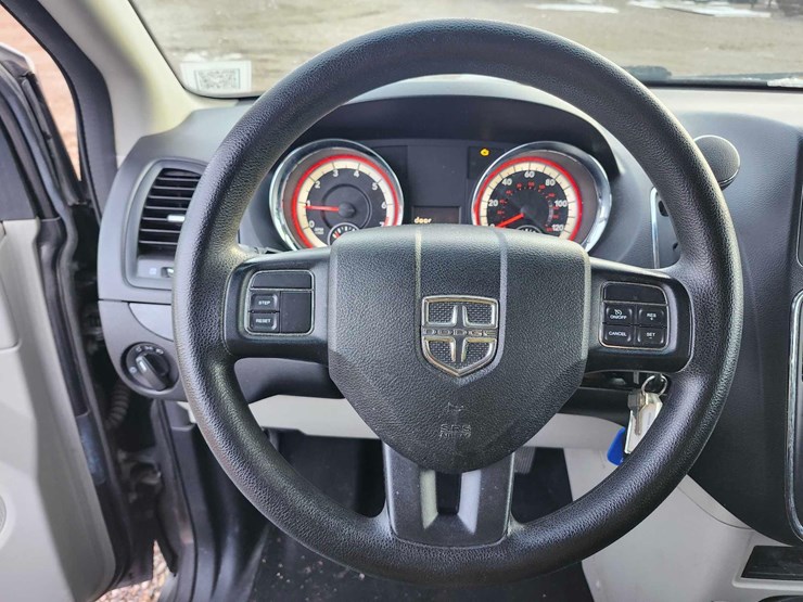 2015-dodge-grand-caravan-image-22