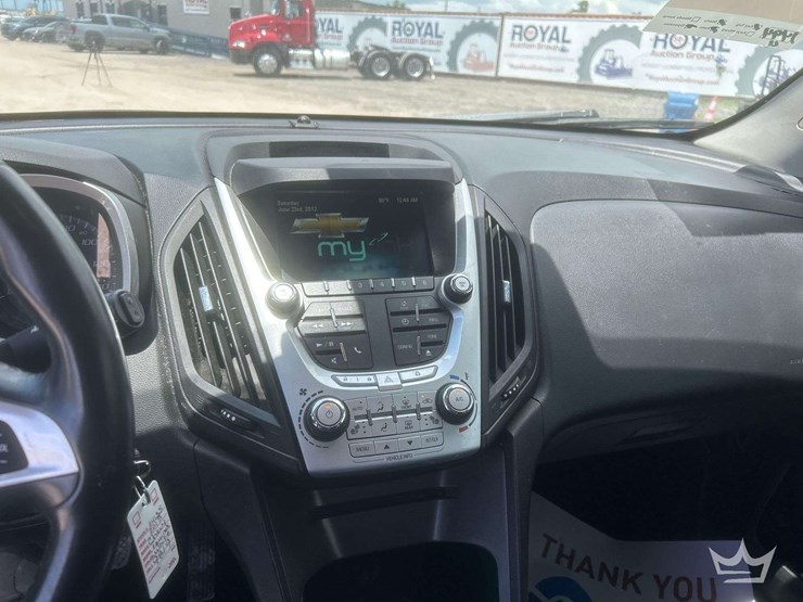 2013-chevrolet-equinox-image-15