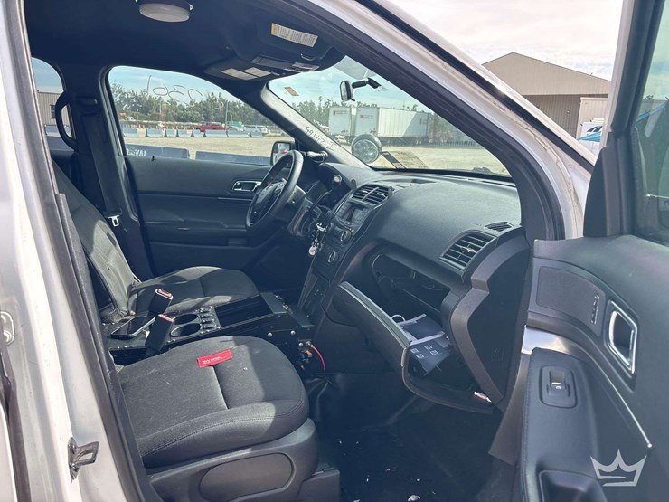 2017-ford-explorer-image-22