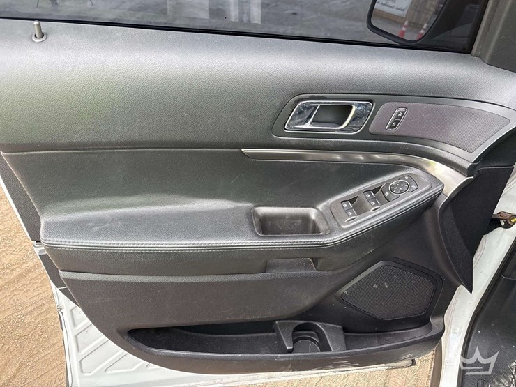 2018-ford-explorer-image-13