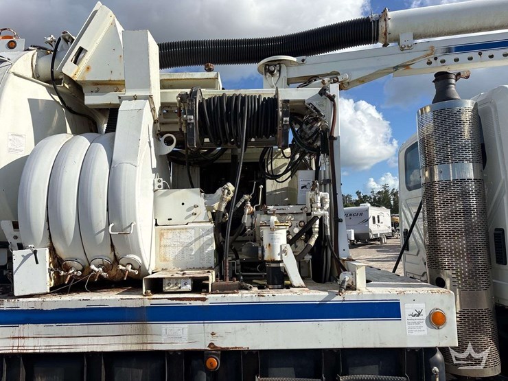 2009-international-7400-image-48