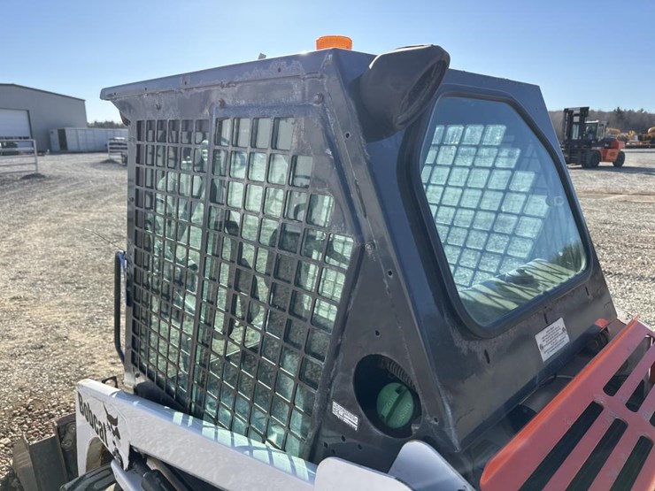 2015-bobcat-s70-image-19