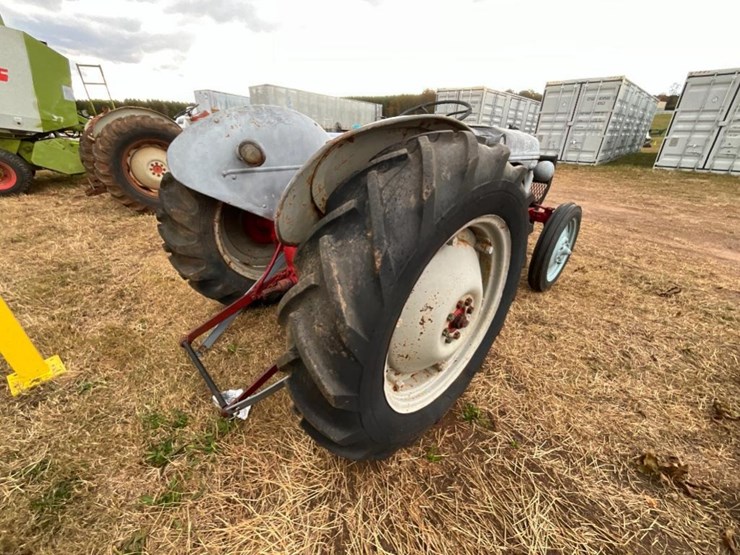 1950-ford-8n-image-6